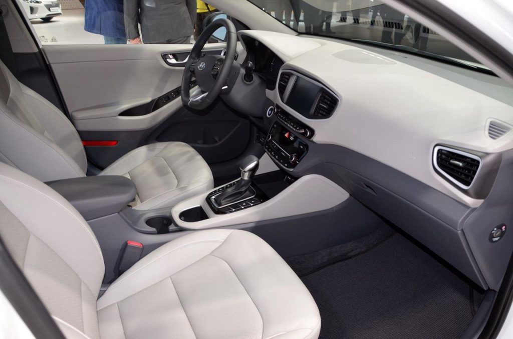 hd-genve_2016_live_hyundai_ioniq_1-43