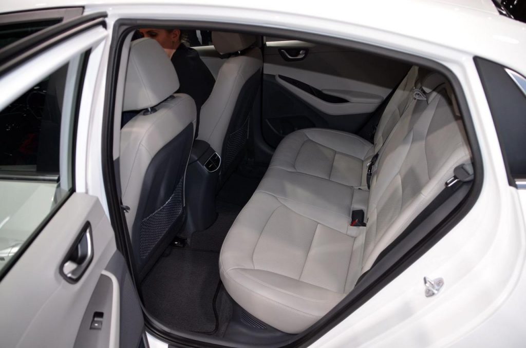 hd-genve_2016_live_hyundai_ioniq_1-45