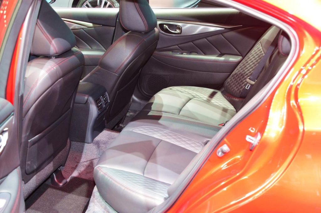 hd-genve_2017_infiniti_q50_restyle_1-2