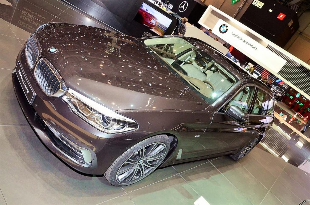 hd-genve_2017_live_bmw_srie_5_touring_1