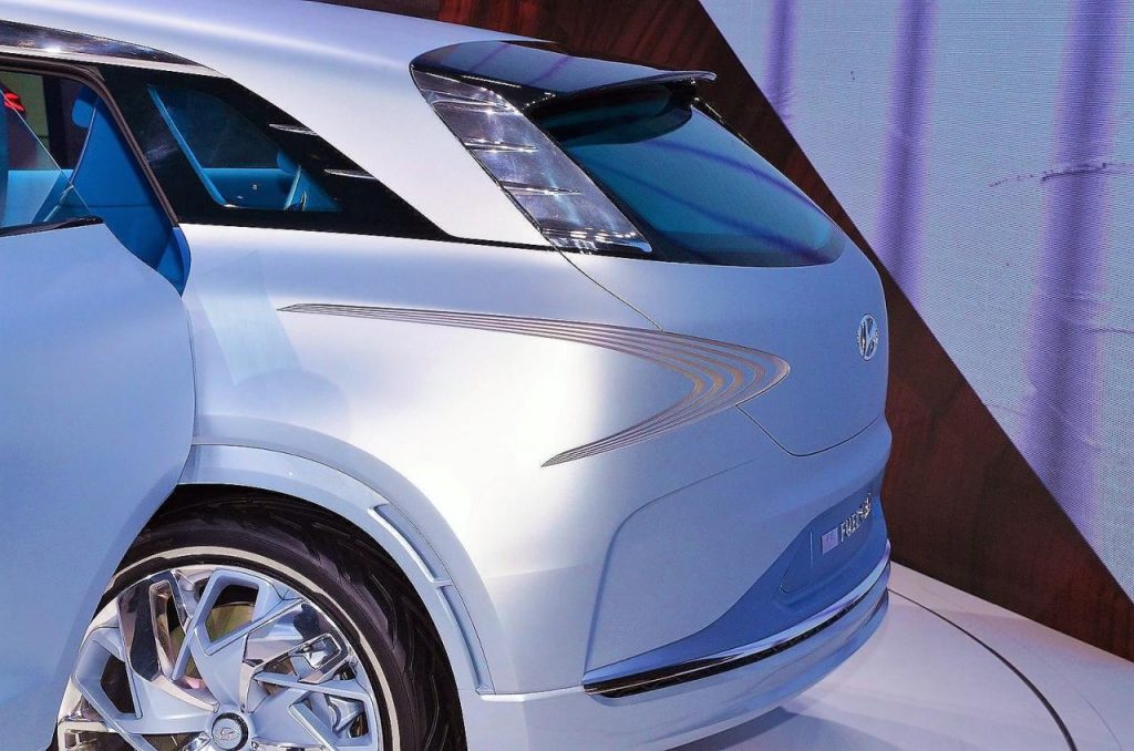 hd-genve_2017_live_hyundai_fe_fuel_cell_concept_1-6