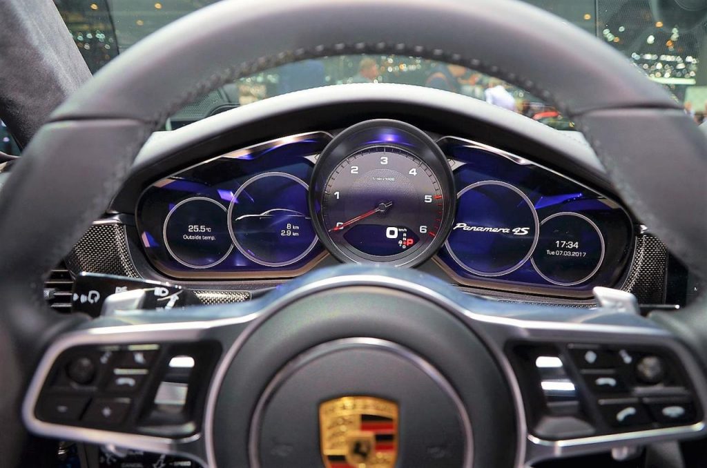 hd-genve_2017_live_porsche_panamera_sport_turismo_1-1