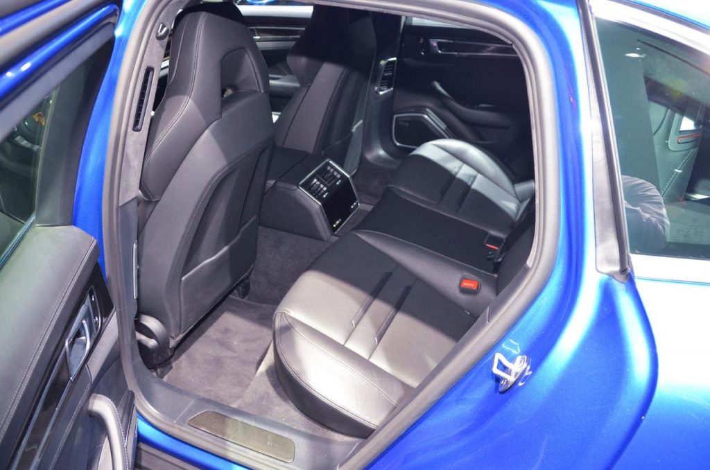 hd-genve_2017_live_porsche_panamera_sport_turismo_1