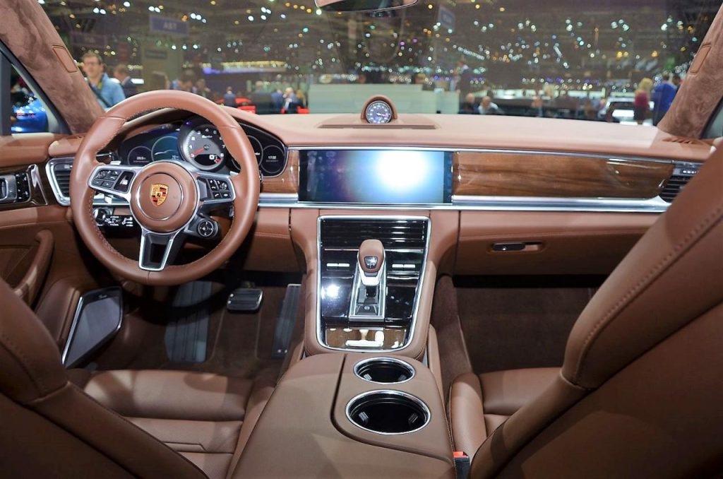 hd-genve_2017_live_porsche_panamera_sport_turismo_1-12