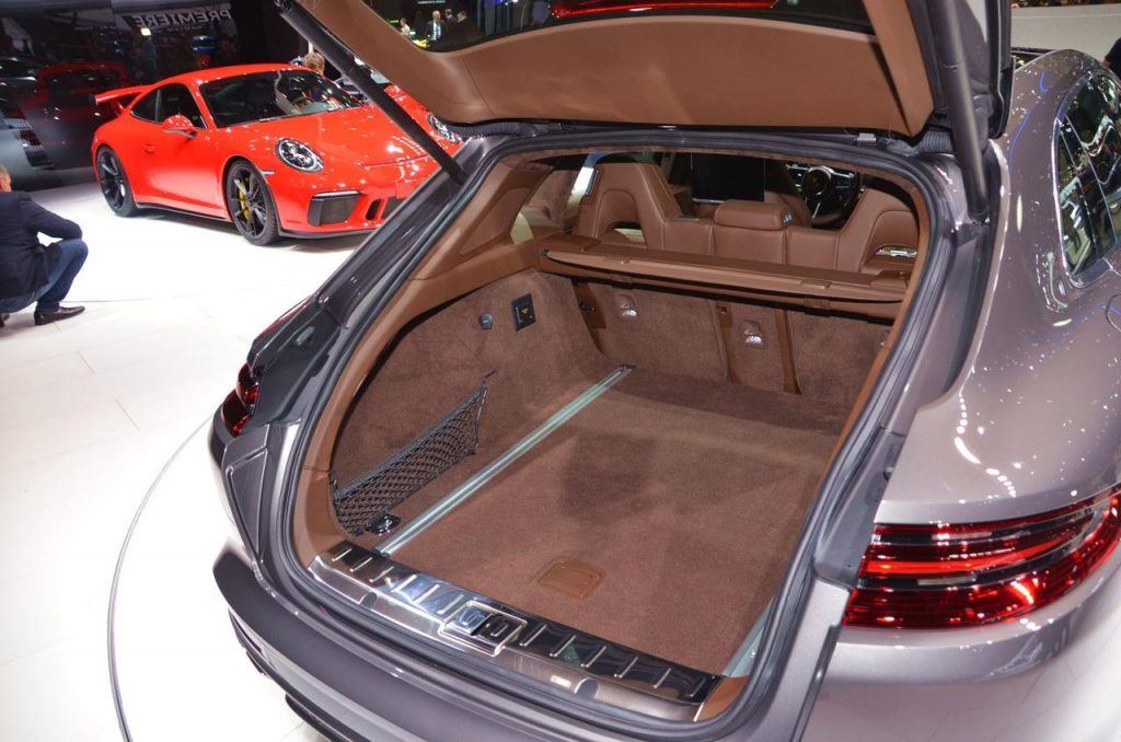 hd-genve_2017_live_porsche_panamera_sport_turismo_1-14