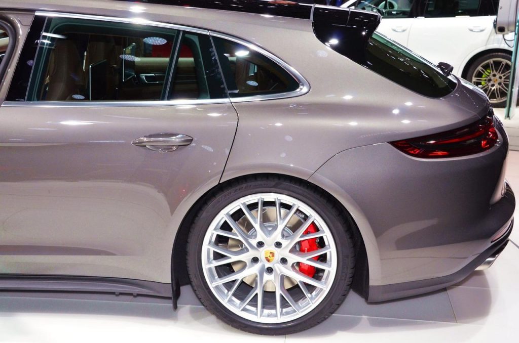 hd-genve_2017_live_porsche_panamera_sport_turismo_1-17