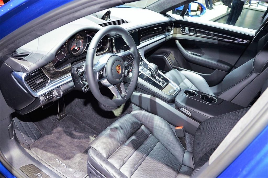 hd-genve_2017_live_porsche_panamera_sport_turismo_1-2
