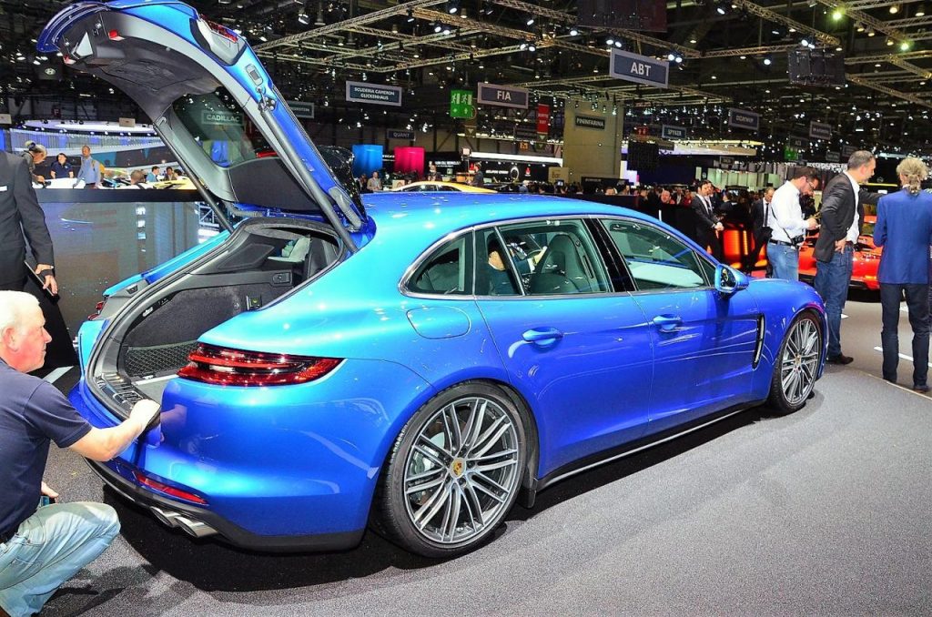 hd-genve_2017_live_porsche_panamera_sport_turismo_1-5