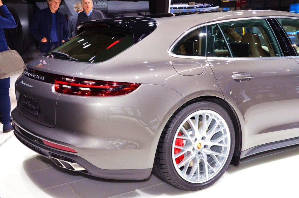 hd-genve_2017_live_porsche_panamera_sport_turismo_1-6