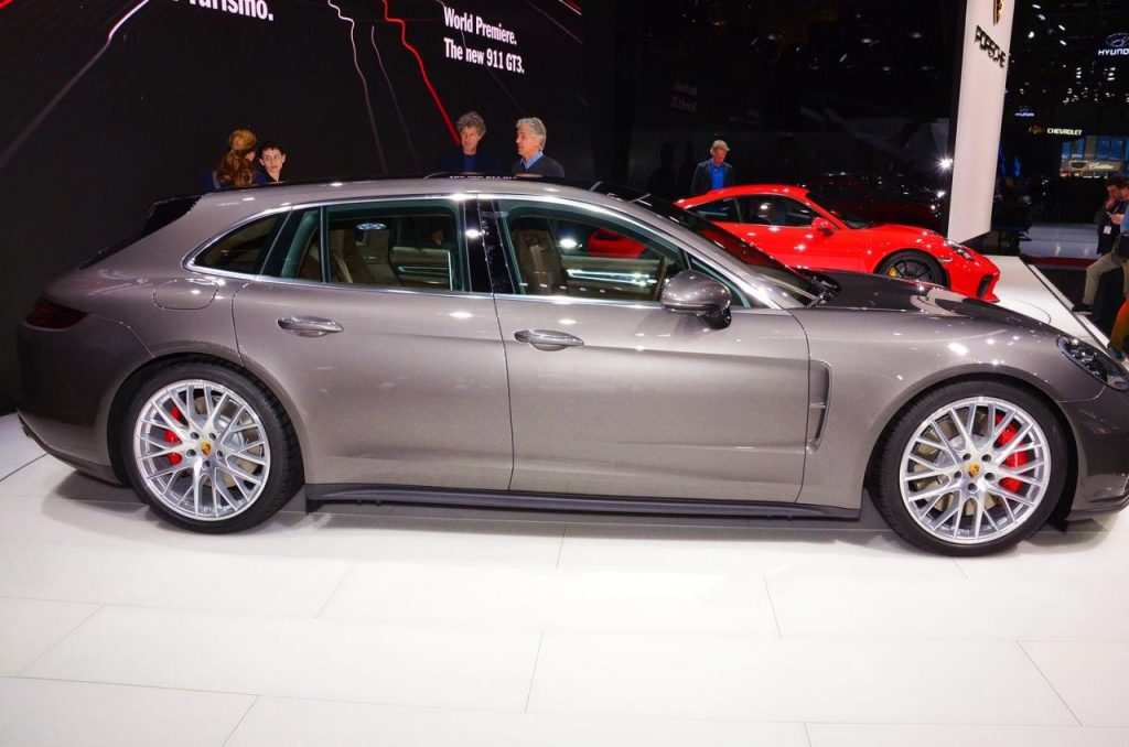 hd-genve_2017_live_porsche_panamera_sport_turismo_1-8