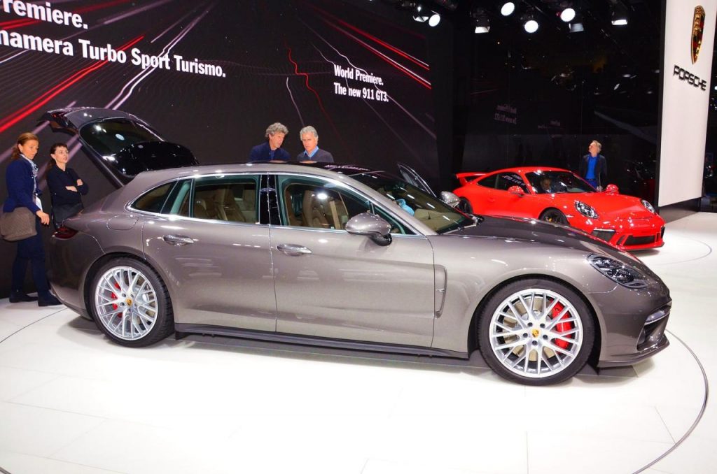 hd-genve_2017_live_porsche_panamera_sport_turismo_1-9