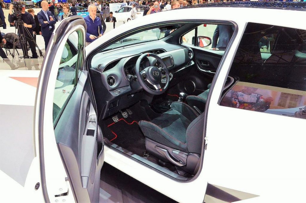 hd-genve_2017_live_toyota_yaris_1-11