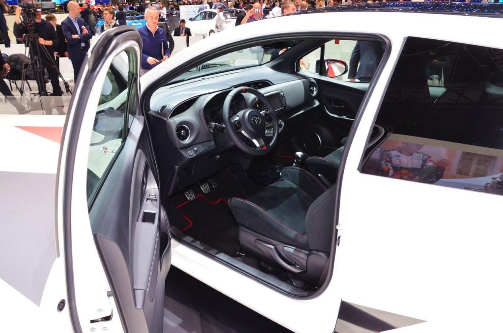 hd-genve_2017_live_toyota_yaris_grmn_1-1