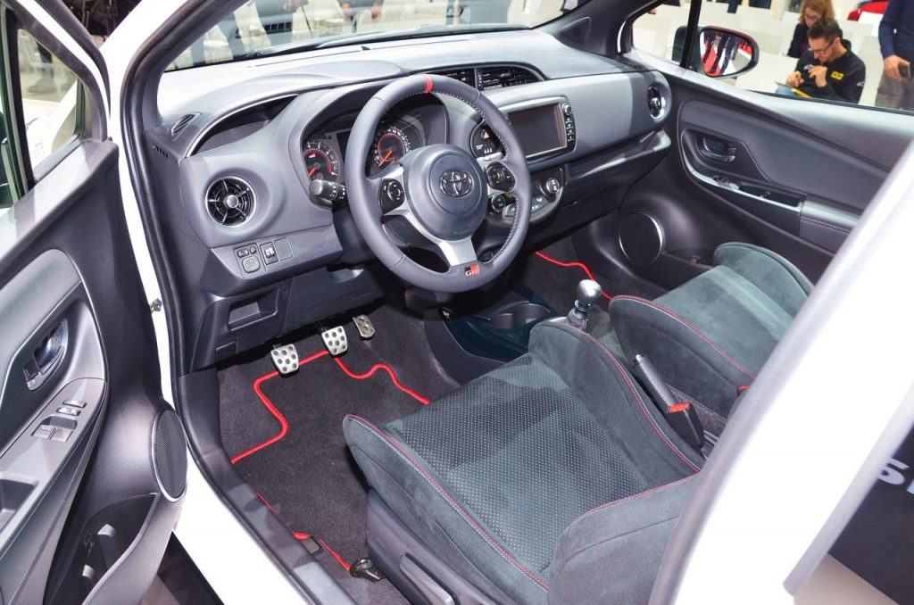 hd-genve_2017_live_toyota_yaris_grmn_1-2