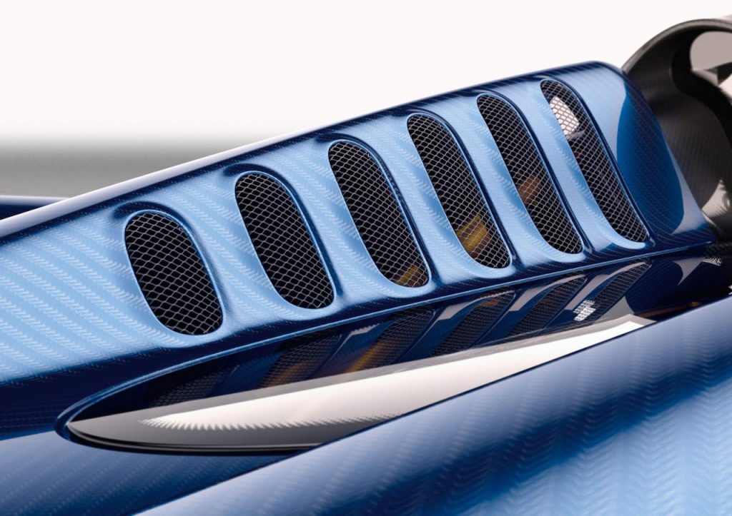 hd-genve_2017_pagani_huayra_roadster_1-13