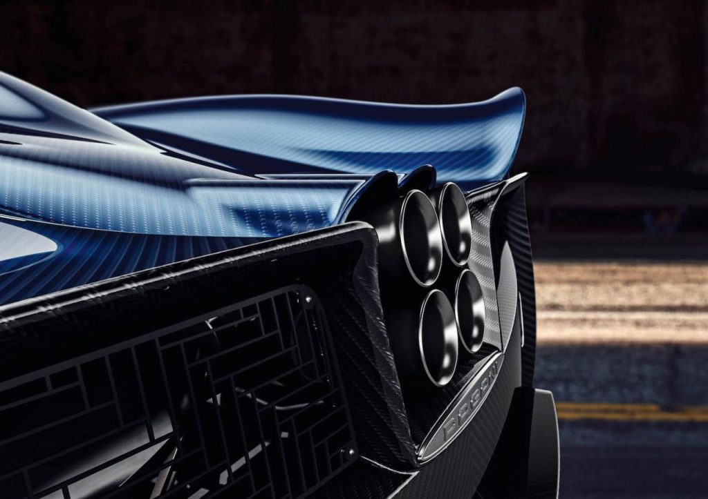 hd-genve_2017_pagani_huayra_roadster_1-5