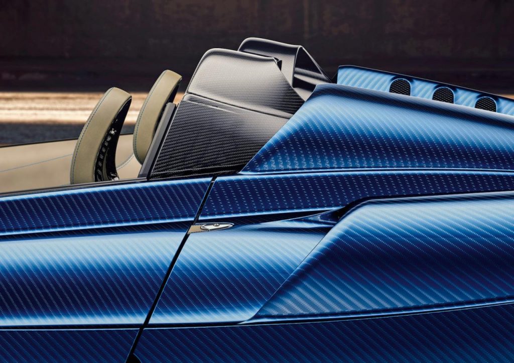 hd-genve_2017_pagani_huayra_roadster_1-7