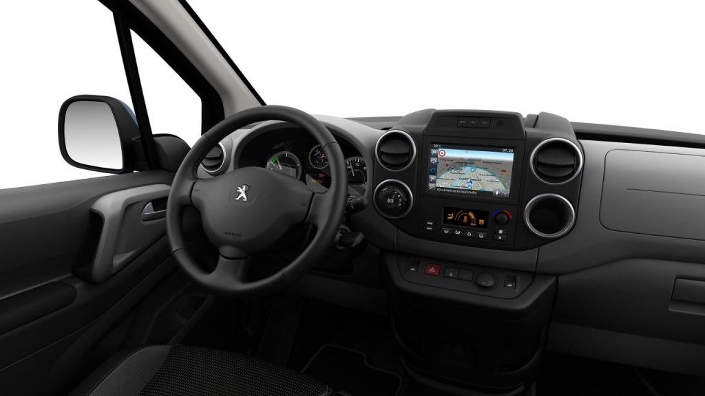 hd-genve_2017_peugeot_partner_tepee_electric_1-1