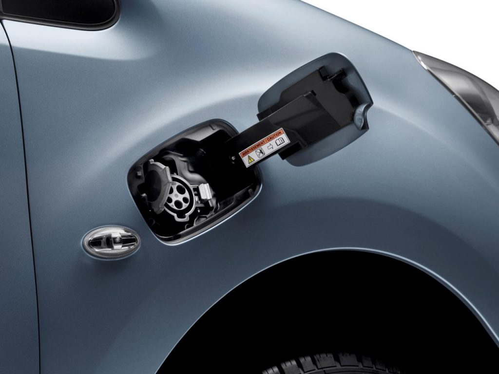 hd-genve_2017_peugeot_partner_tepee_electric_1-2