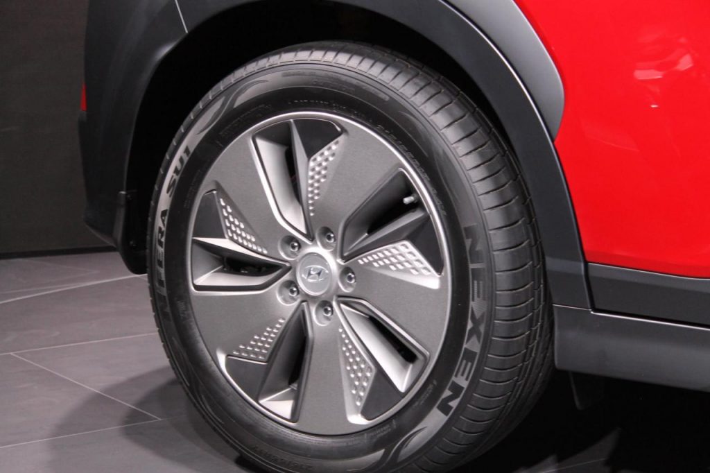 hd-genve_2018_live_hyundai_kona_electric_1-1