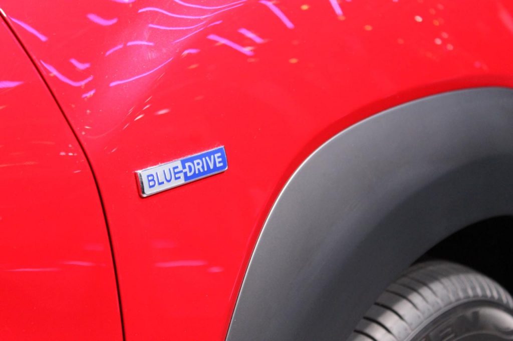 hd-genve_2018_live_hyundai_kona_electric_1-2