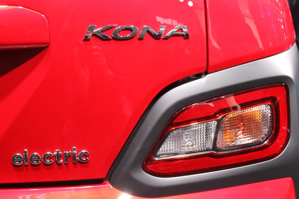 hd-genve_2018_live_hyundai_kona_electric_1-3