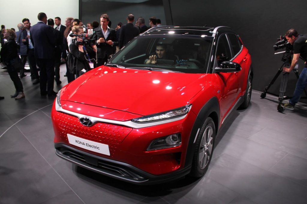 hd-genve_2018_live_hyundai_kona_electric_1-4