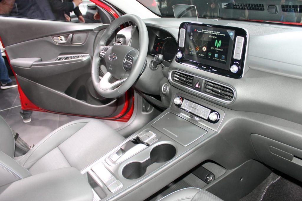 hd-genve_2018_live_hyundai_kona_electric_1-6