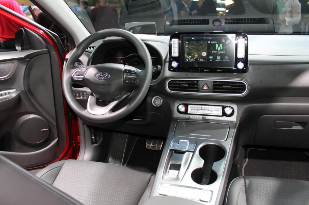 hd-genve_2018_live_hyundai_kona_electric_1-7