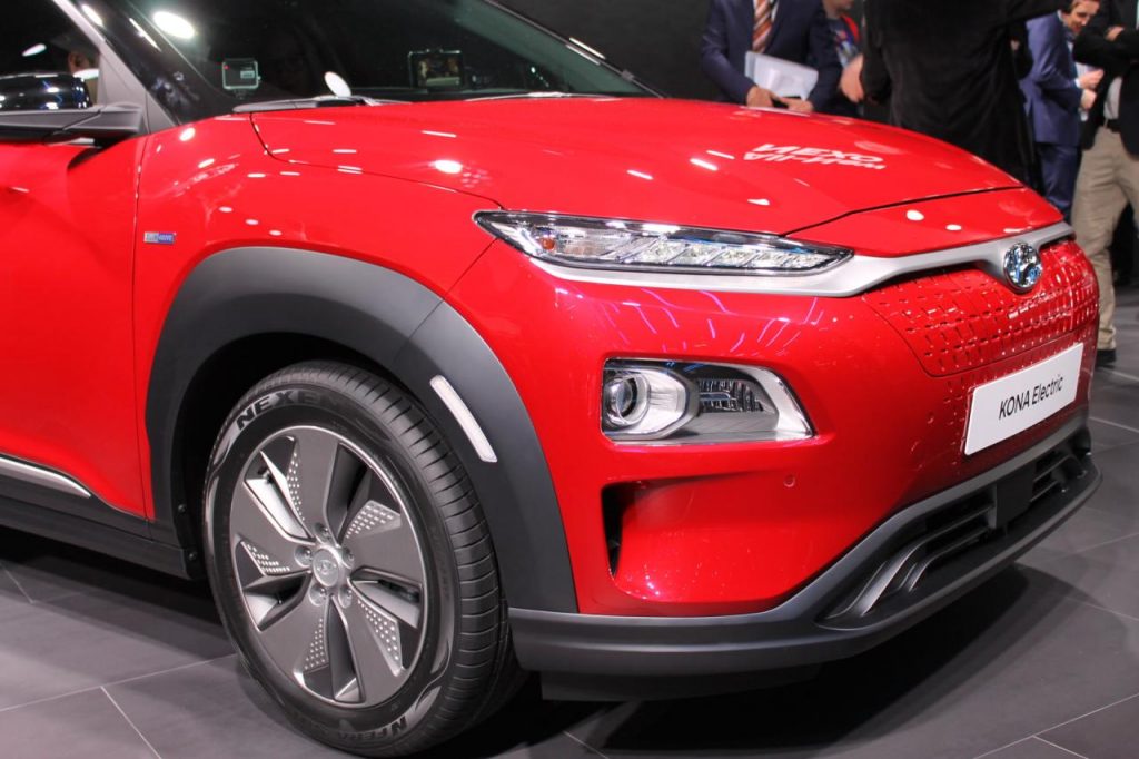 hd-genve_2018_live_hyundai_kona_electric_1-9