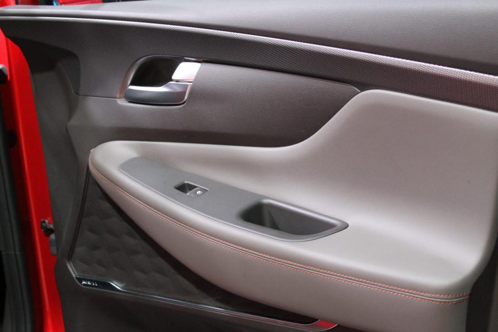 hd-genve_2018_live_hyundai_santa_fe_1