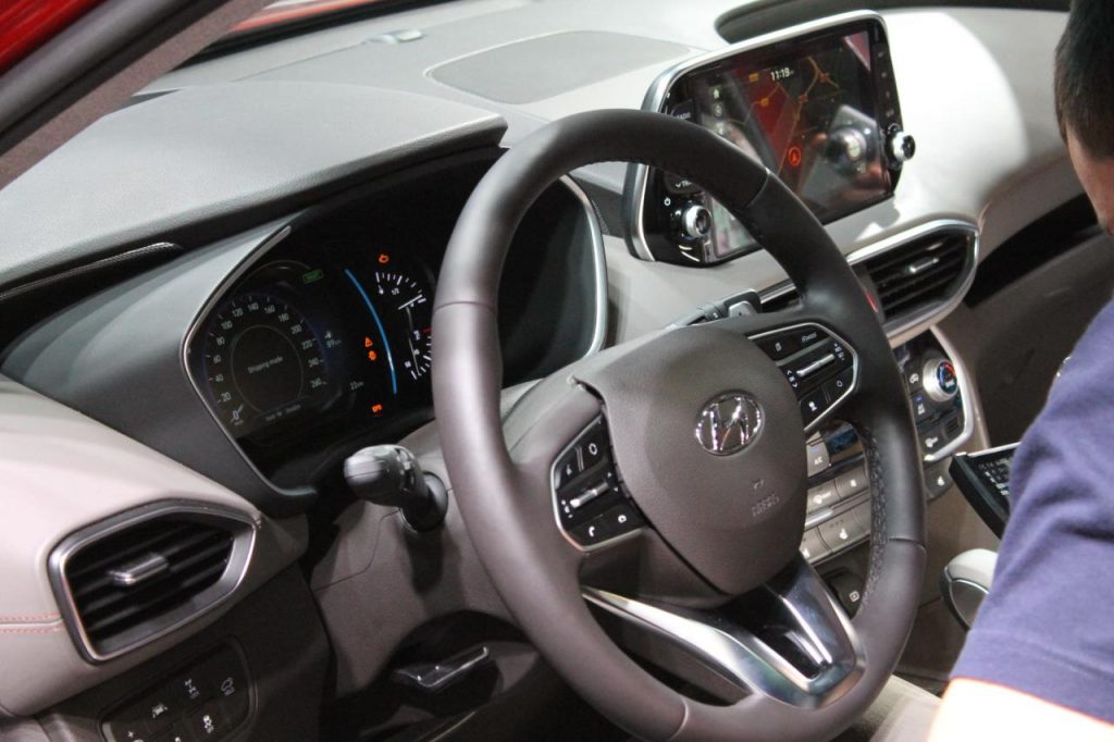hd-genve_2018_live_hyundai_santa_fe_1-2