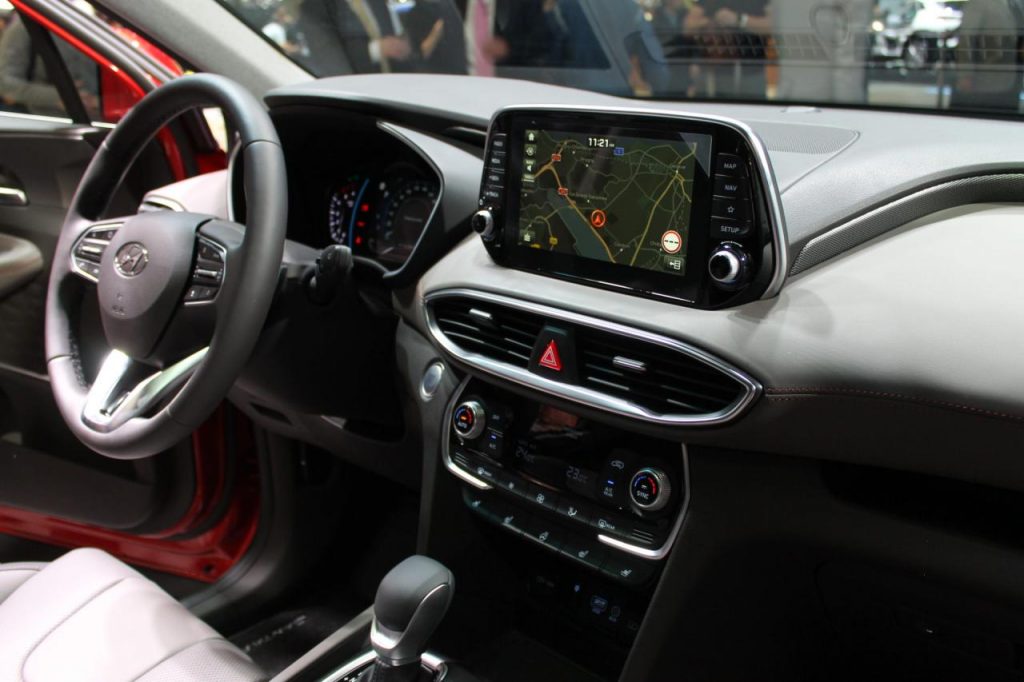hd-genve_2018_live_hyundai_santa_fe_1-3
