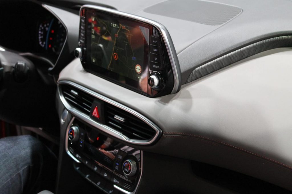 hd-genve_2018_live_hyundai_santa_fe_1-4