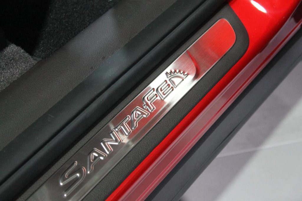 hd-genve_2018_live_hyundai_santa_fe_1-6