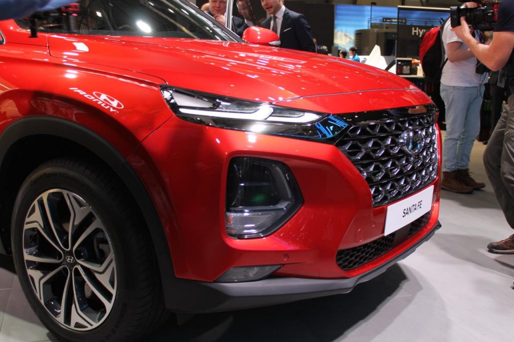 hd-genve_2018_live_hyundai_santa_fe_1-7