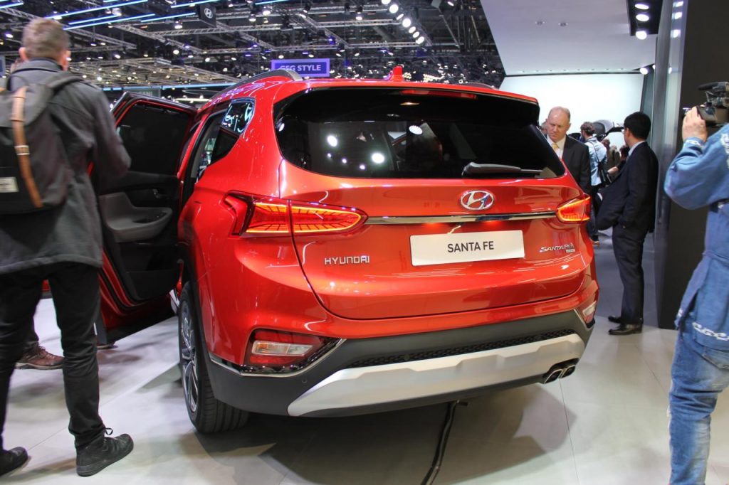 hd-genve_2018_live_hyundai_santa_fe_1-9