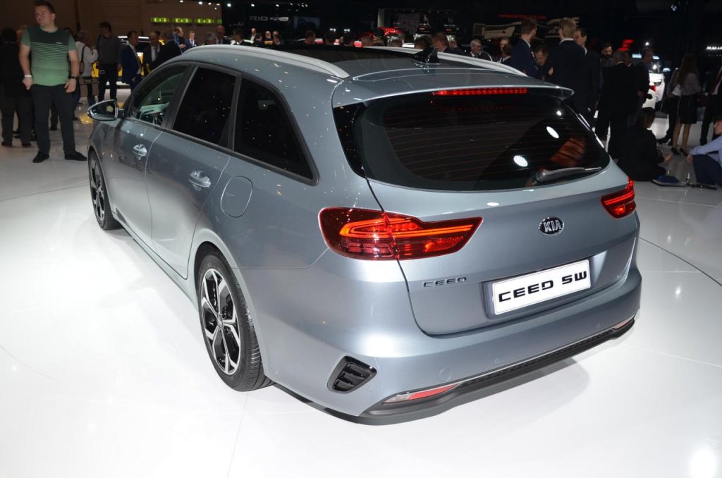 hd-genve_2018_live_kia_ceed_sportswagon_vido_1-1