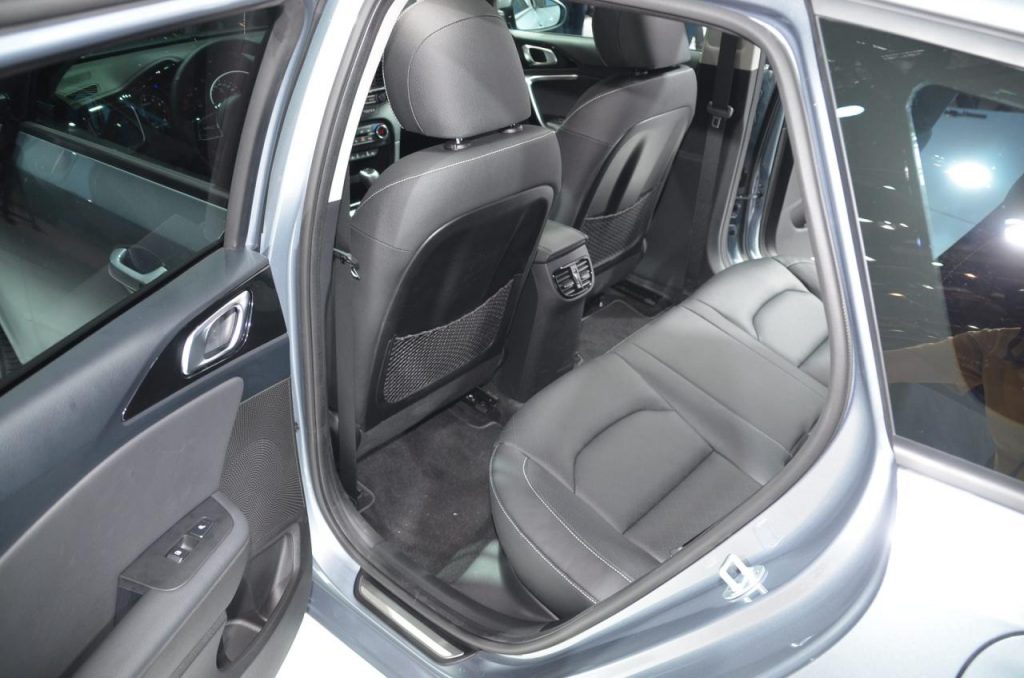 hd-genve_2018_live_kia_ceed_sportswagon_vido_1