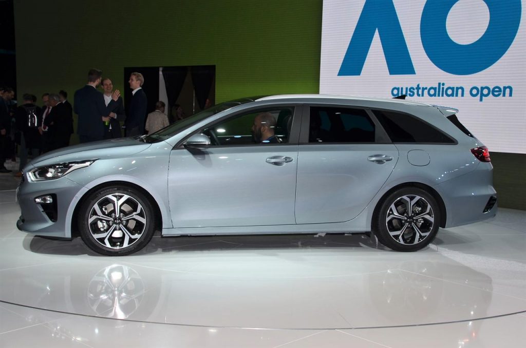 hd-genve_2018_live_kia_ceed_sportswagon_vido_1-3