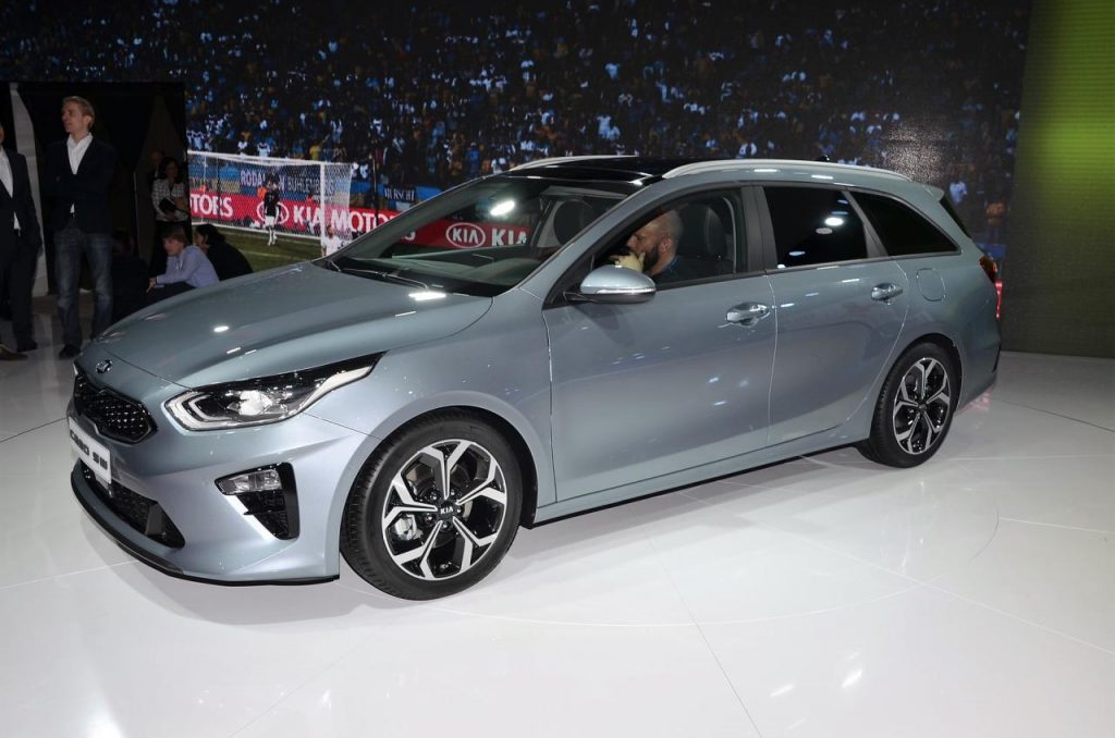 hd-genve_2018_live_kia_ceed_sportswagon_vido_1-4