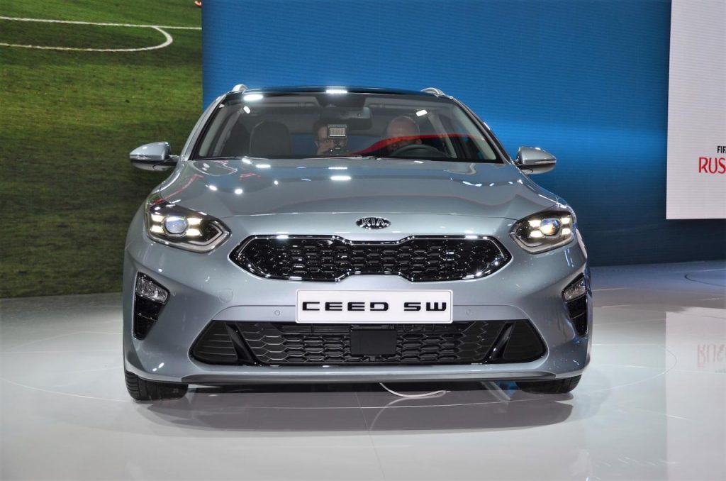 hd-genve_2018_live_kia_ceed_sportswagon_vido_1-6