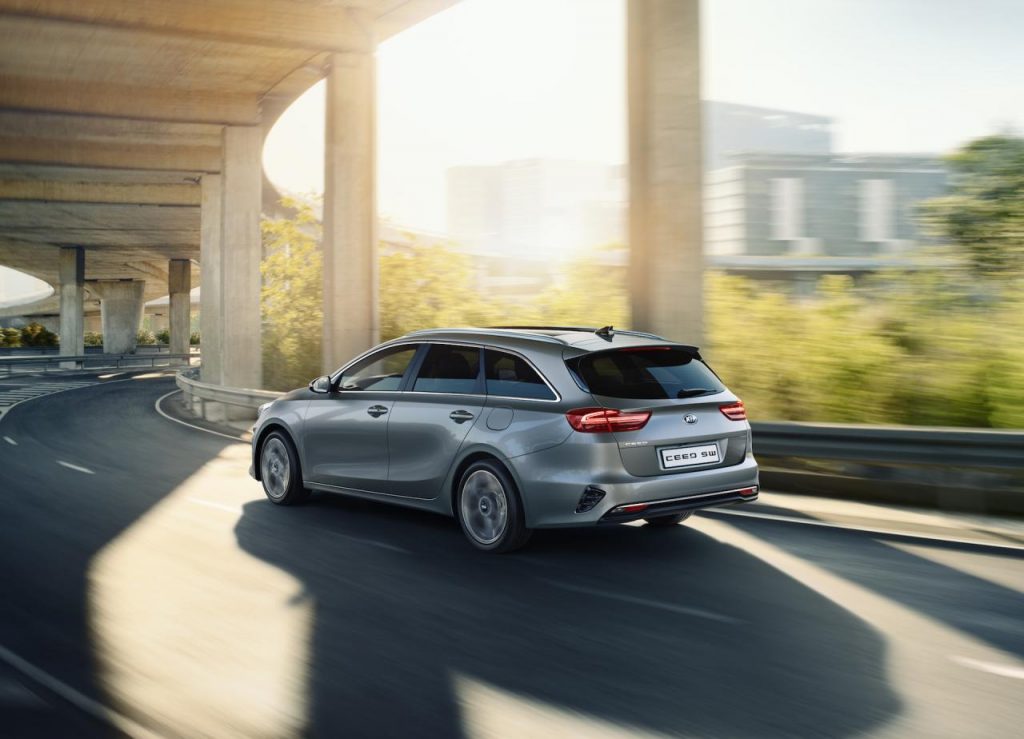 hd-genve_2018_live_kia_ceed_sportswagon_vido_2-1