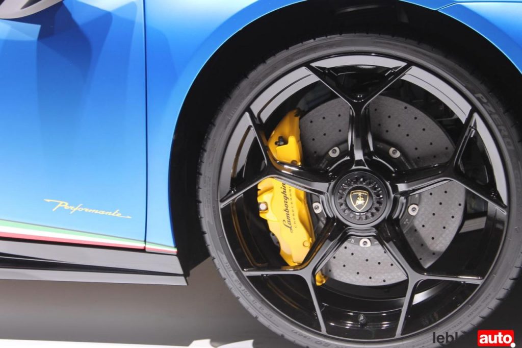 hd-genve_2018_live_lamborghini_huracn_performante_spyder_1-12