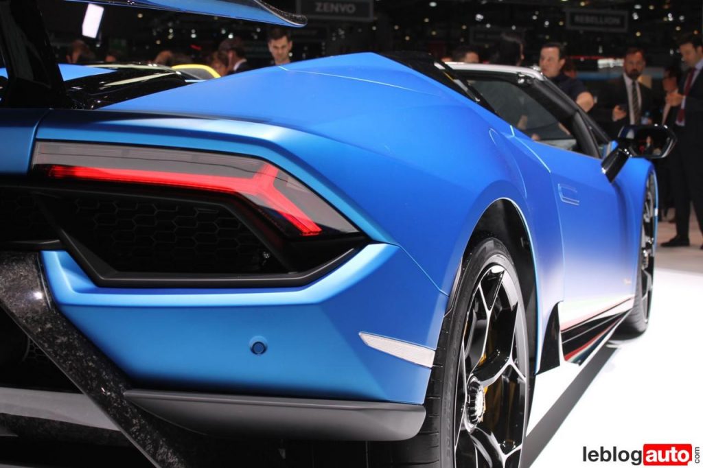 hd-genve_2018_live_lamborghini_huracn_performante_spyder_1-9