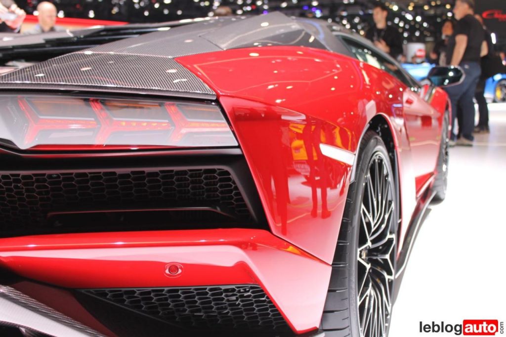 hd-genve_2018_live_lamborghini_huracn_performante_spyder_2