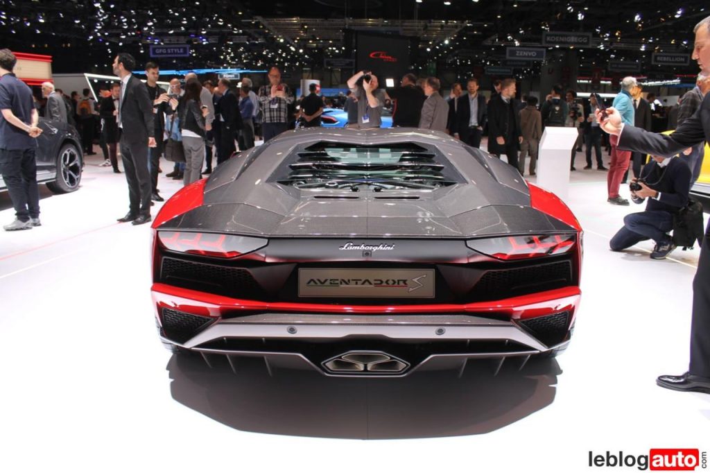 hd-genve_2018_live_lamborghini_huracn_performante_spyder_2-9