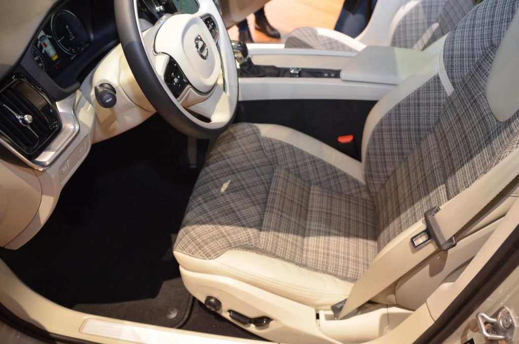 hd-genve_2018_live_volvo_v60_1