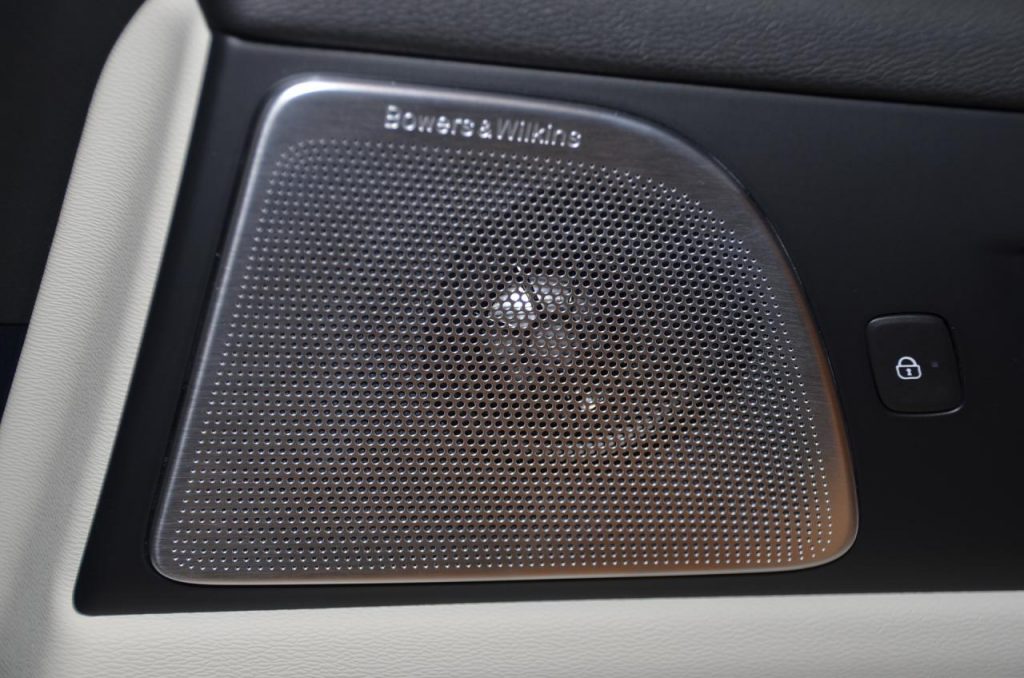 hd-genve_2018_live_volvo_v60_1-11