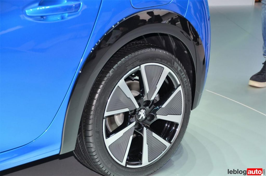 hd-genve_2019_live_peugeot_208_1-9